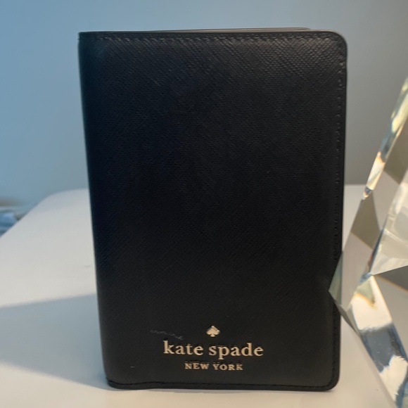 Passport cover - Picture 1 of 3